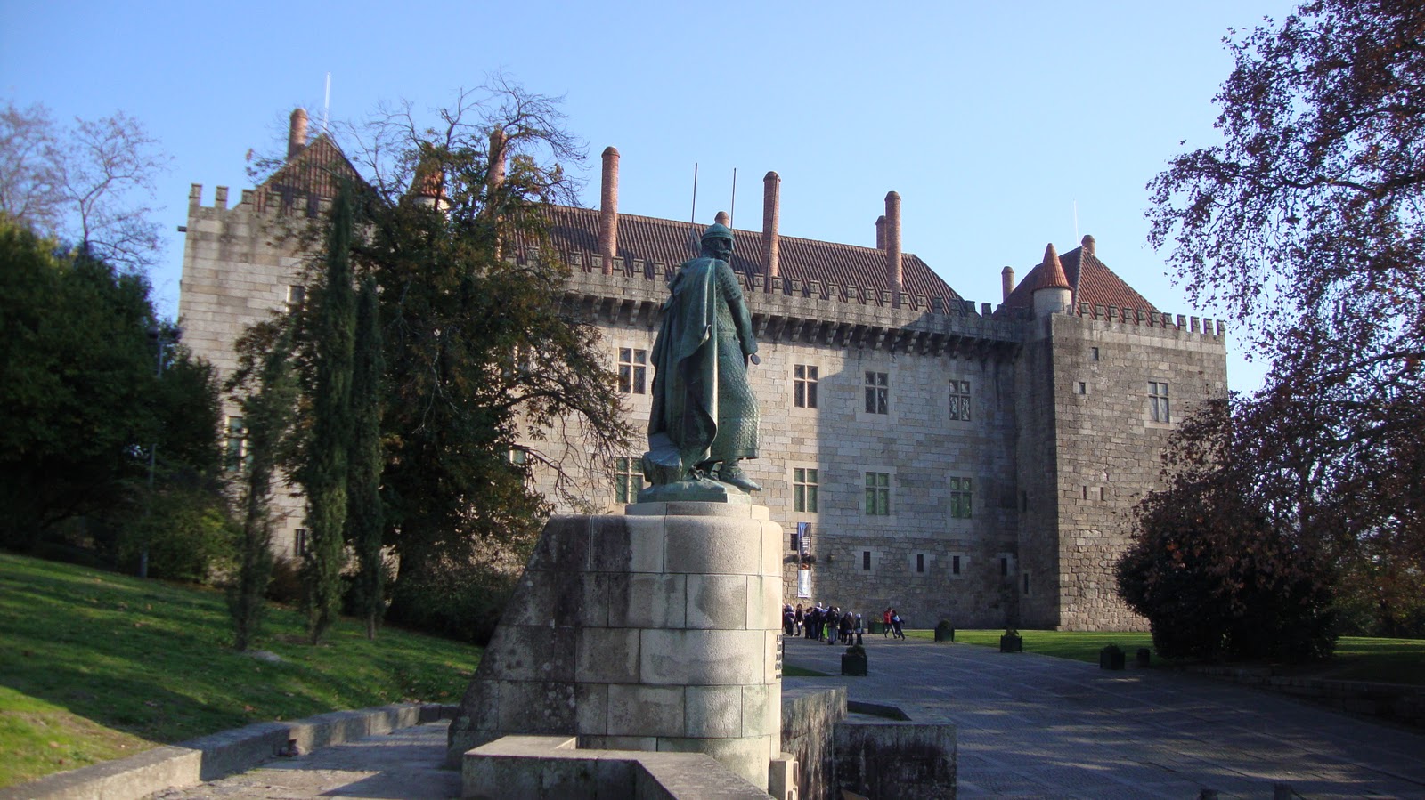 Paço dos Duques de Bragança e D. Afonso Henriques em Guimarães