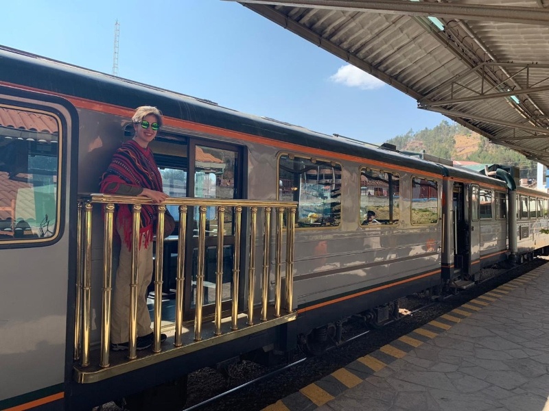 Viagem no comboio The First Class operado pela empresa IncaRail de Cusco a Machu Picchu